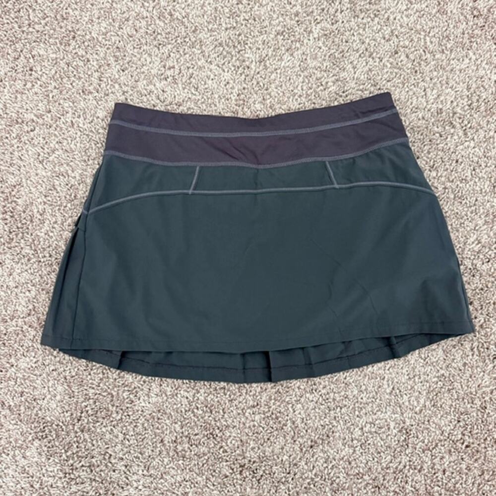 Athleta Warrior Skort 13" Women's‎ Medium Gray Neon Yellow Shorts Rear Pleats